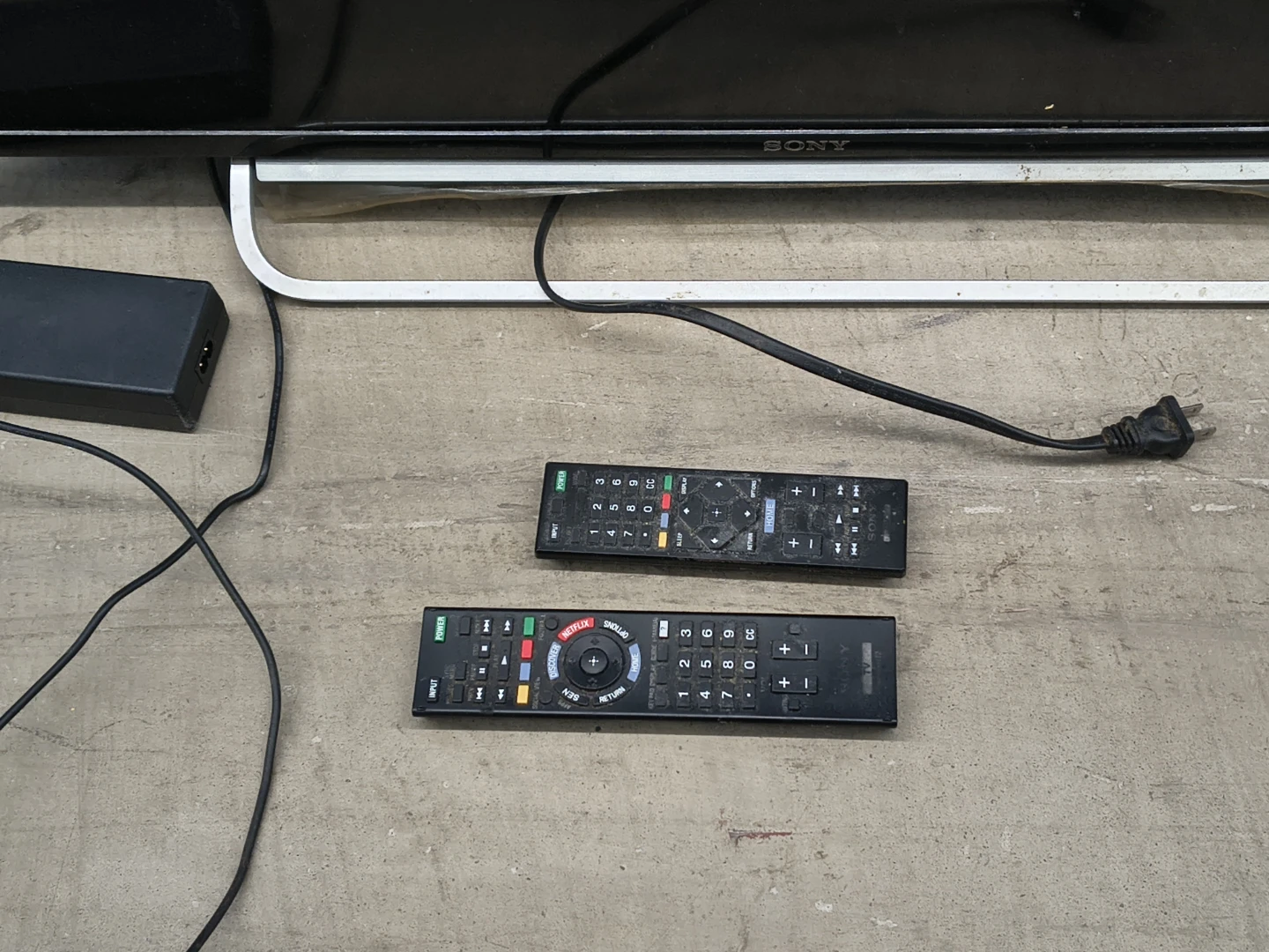 40-inch Sony Bravia LED Smart TV - photo 2