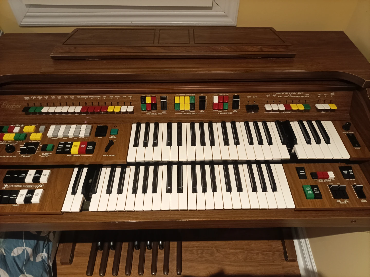 Electone Organ