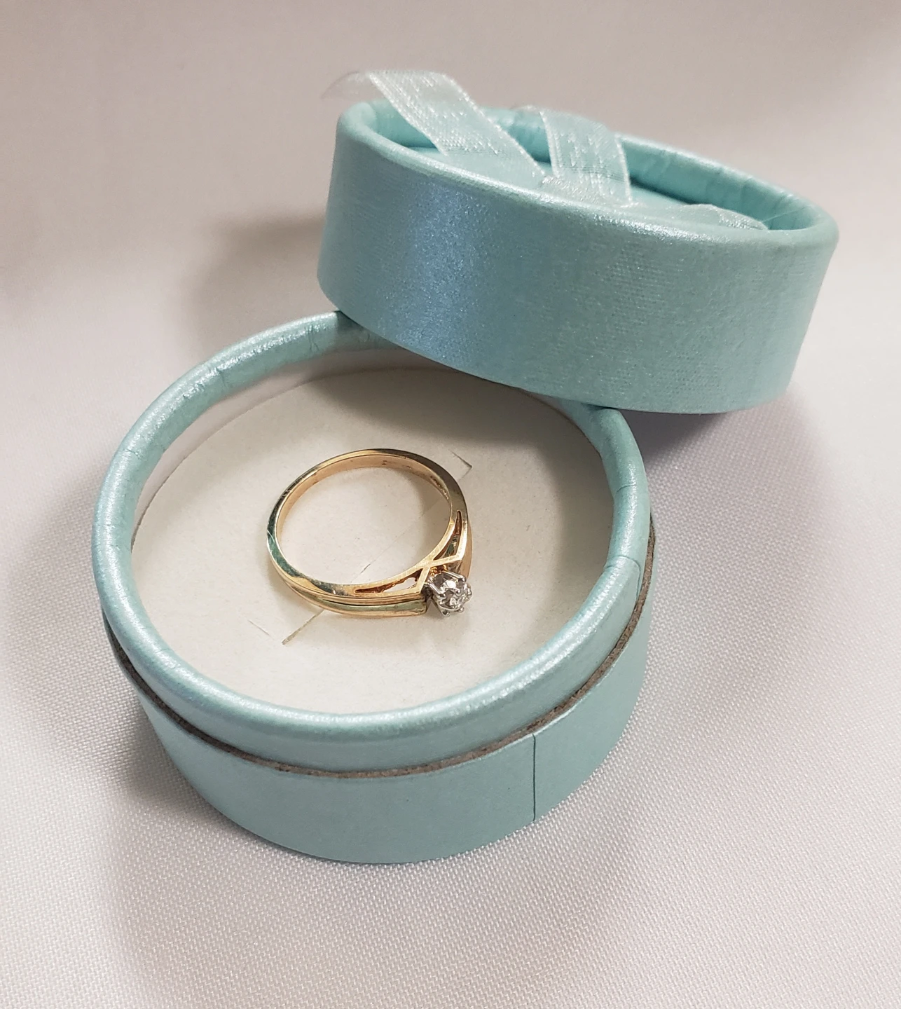 Like new 10K Womens  Real Gold Beautiful Engaged Ring - photo 5