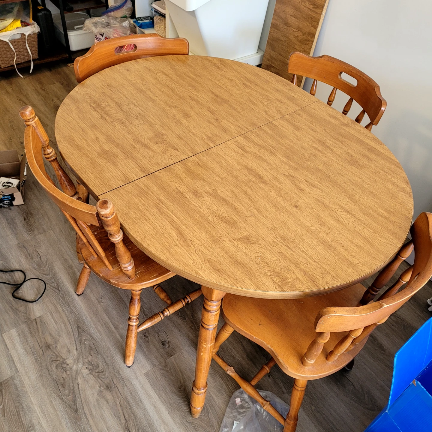 Free to pick up. Extendable Oval Wood Dining Table and Chairs