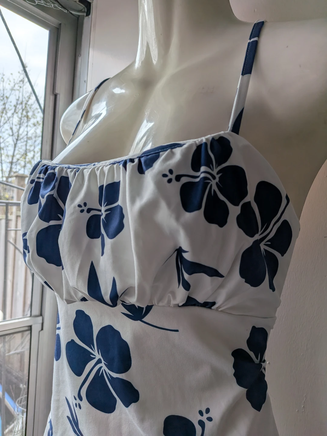 White & Blue Hibiscus Print Sundress - photo 3