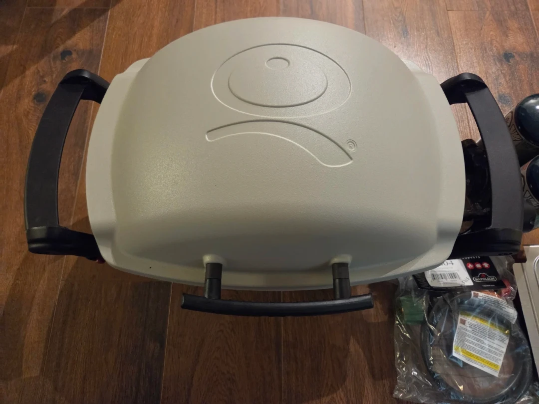 Weber Q 1000 Portable 1 Burner Liquid Propane BBQ Grill