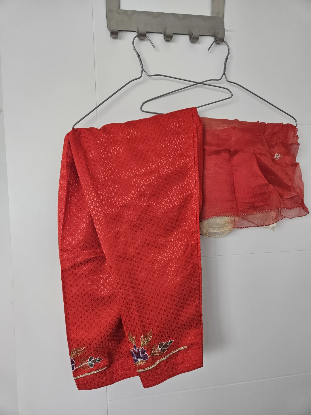Ethnic top and matching pants $6  + Shawl  Size small - photo 2
