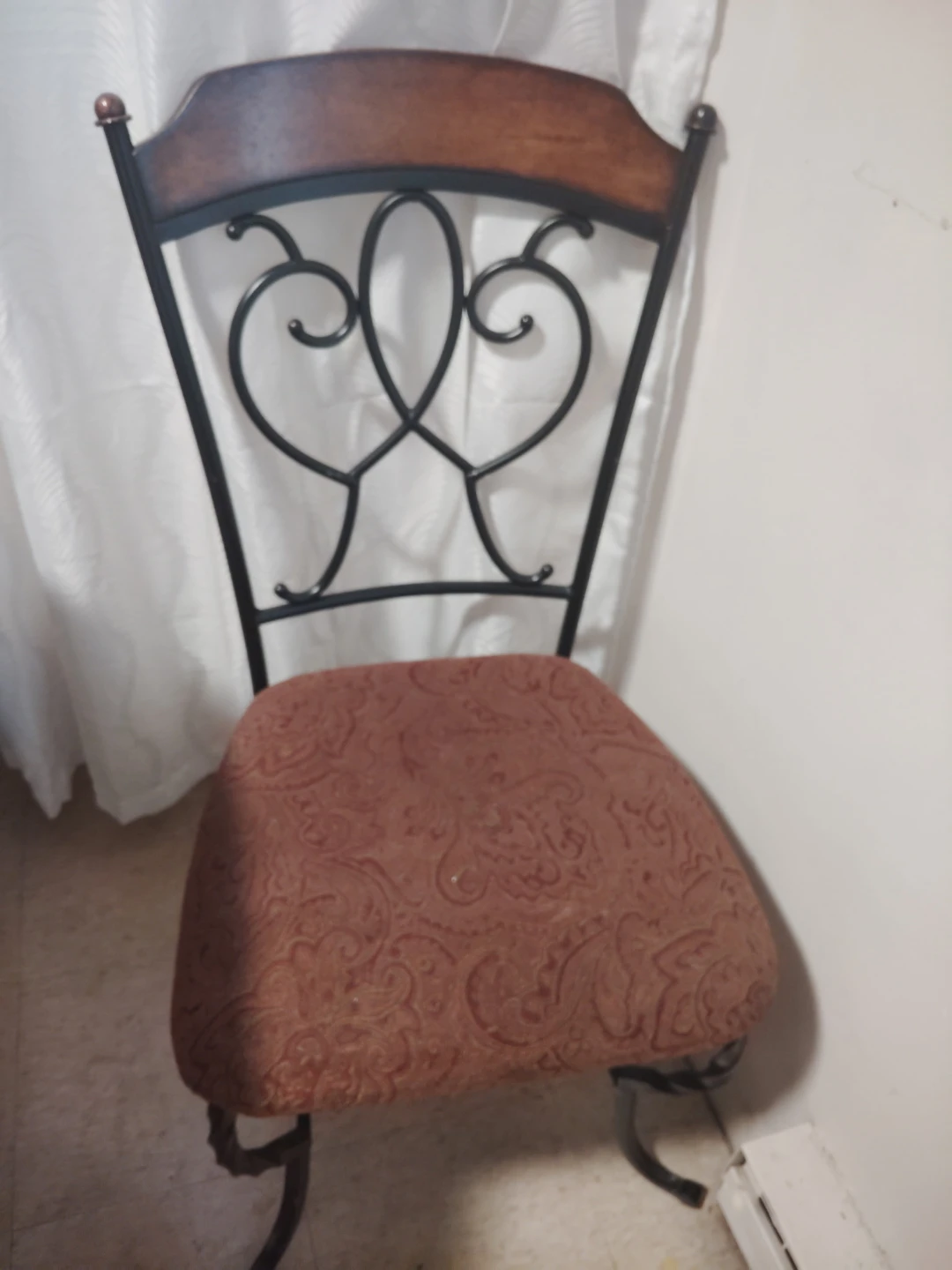 Round Dining Table with 4 Chairs ( Located near the Bronx zoo) - photo 2