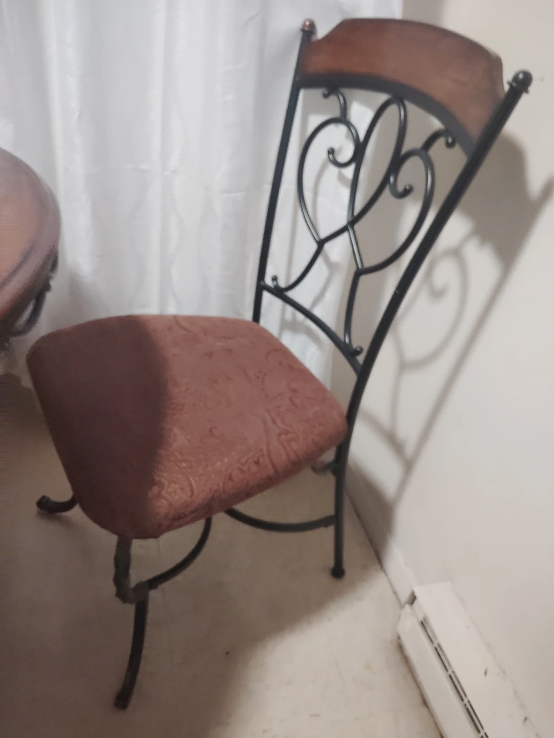 Round Dining Table with 4 Chairs ( Located near the Bronx zoo) - photo 3