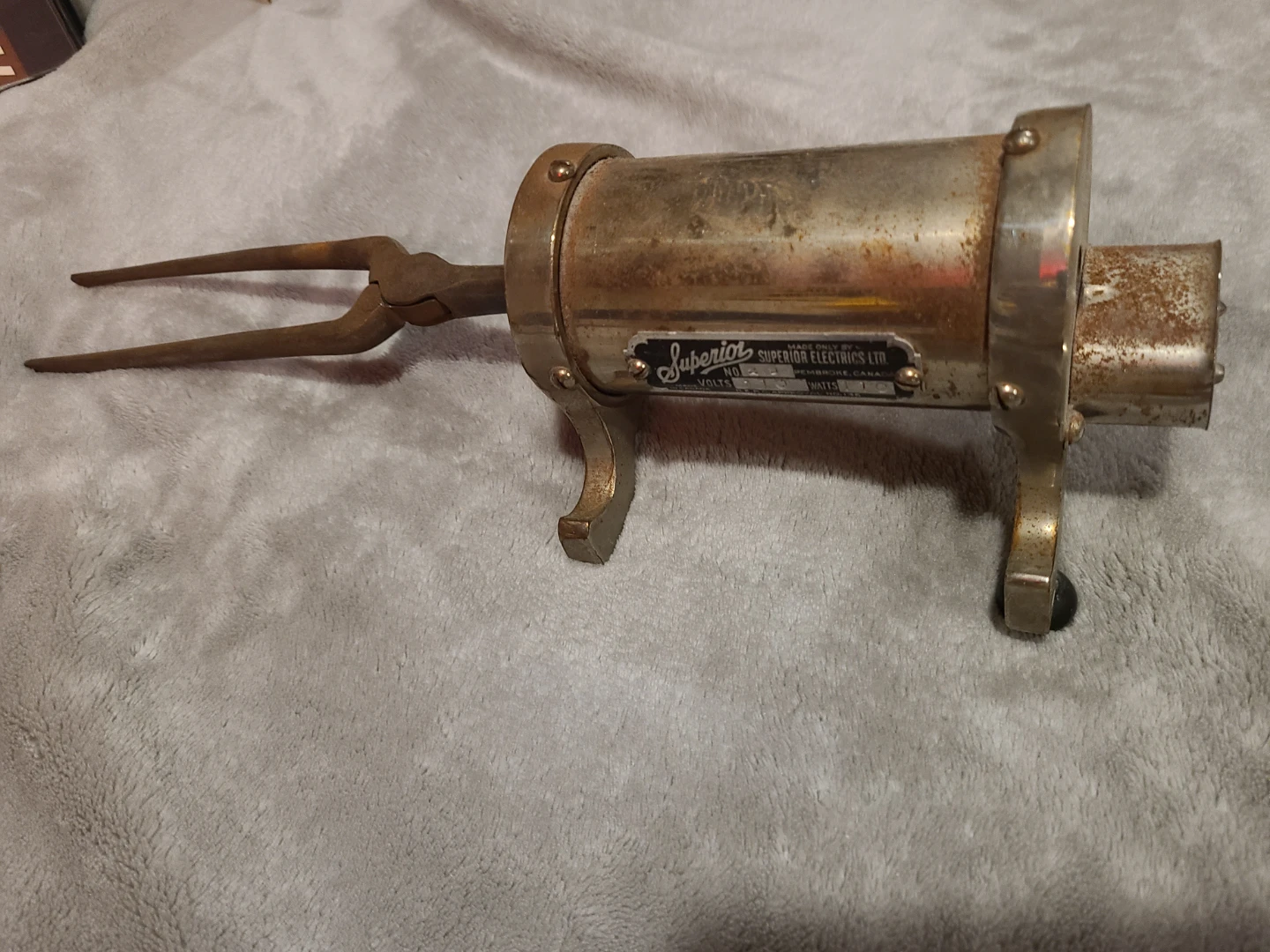 This is a vintage hair curling iron - photo 2