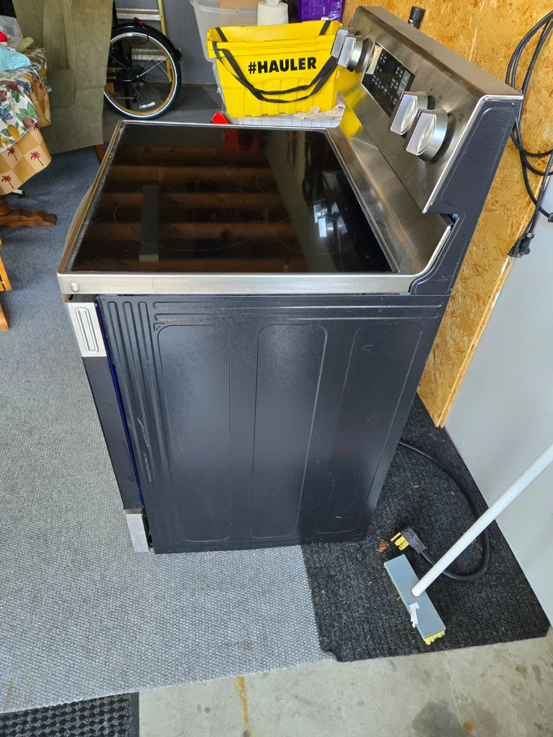 LG Electric Range - photo 2