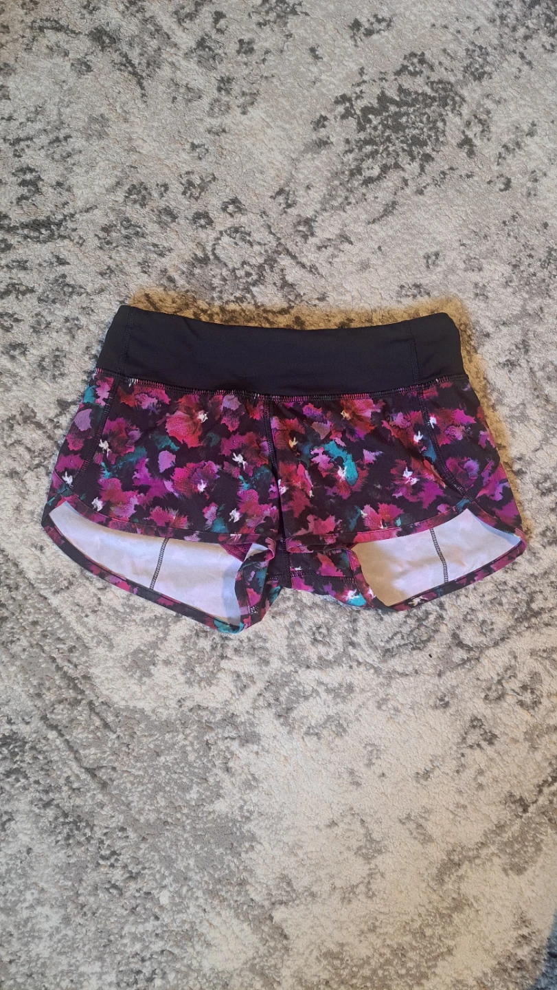 Lululemon Athletica Size 2 Shorts
