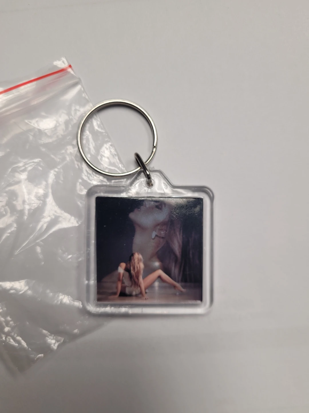 TATE MCRAE ( Album key chain) - photo 2