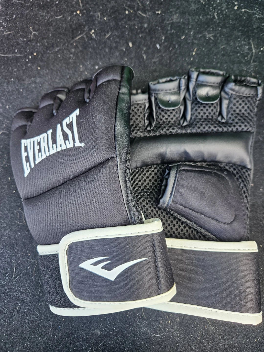 Everlast MMA Mint condition gloves - photo 2