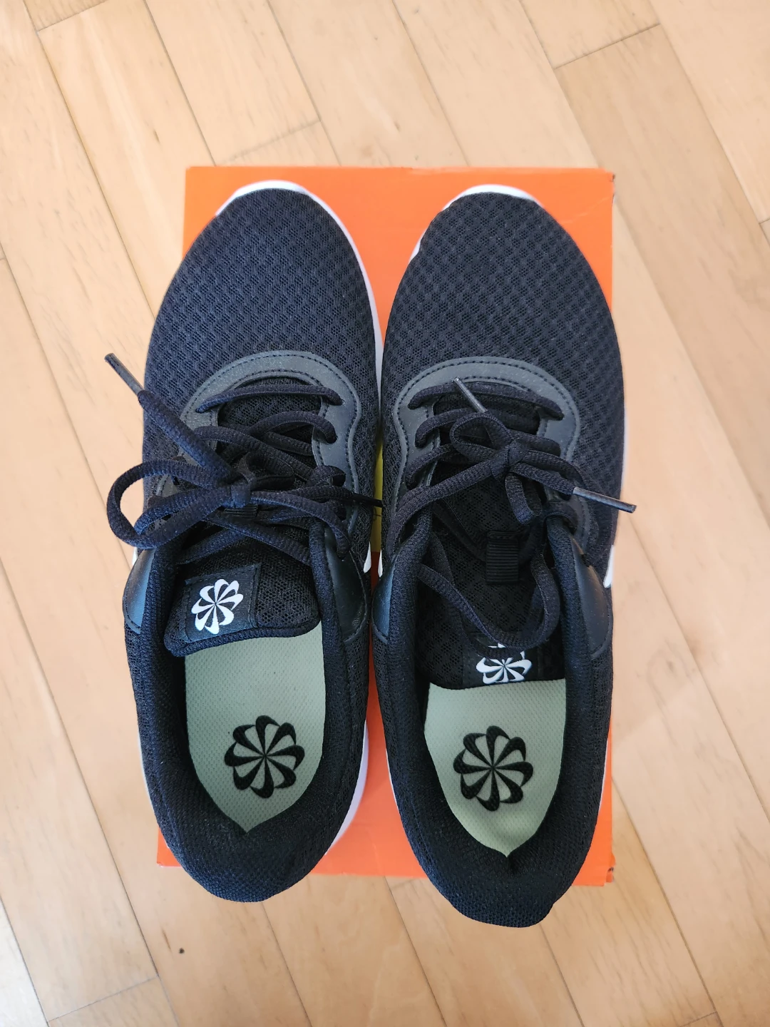 Nike Tanjun Men's Running Shoes Size 9