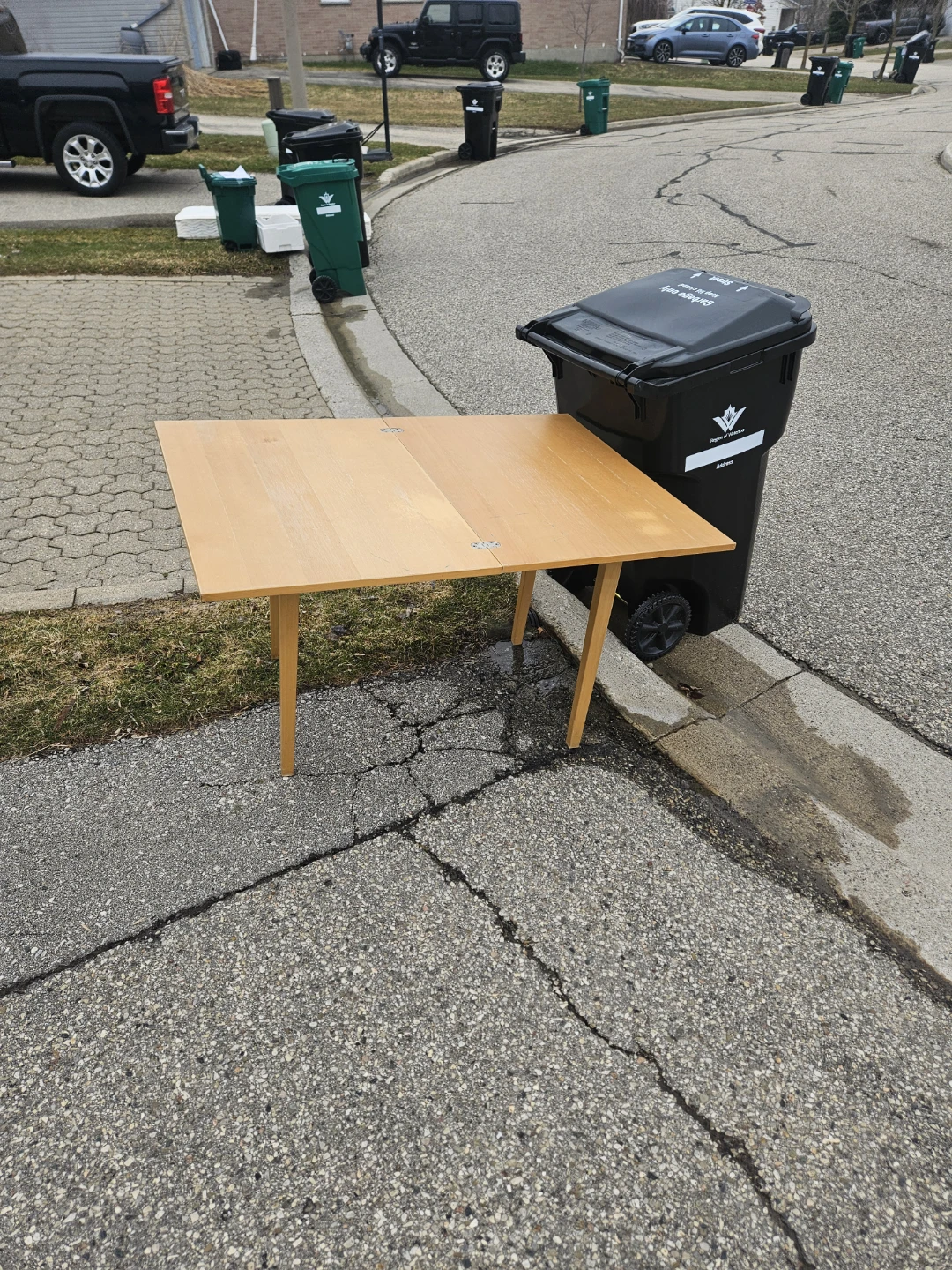 Free Expandable Table (Curbside) - photo 2
