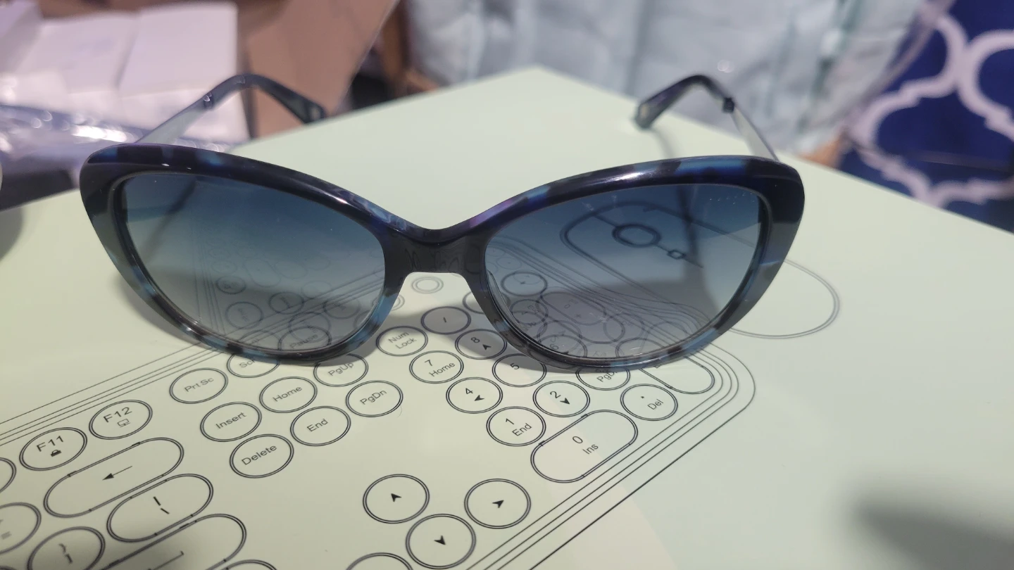 Liz Claiborne Women's Sunglasses - photo 2