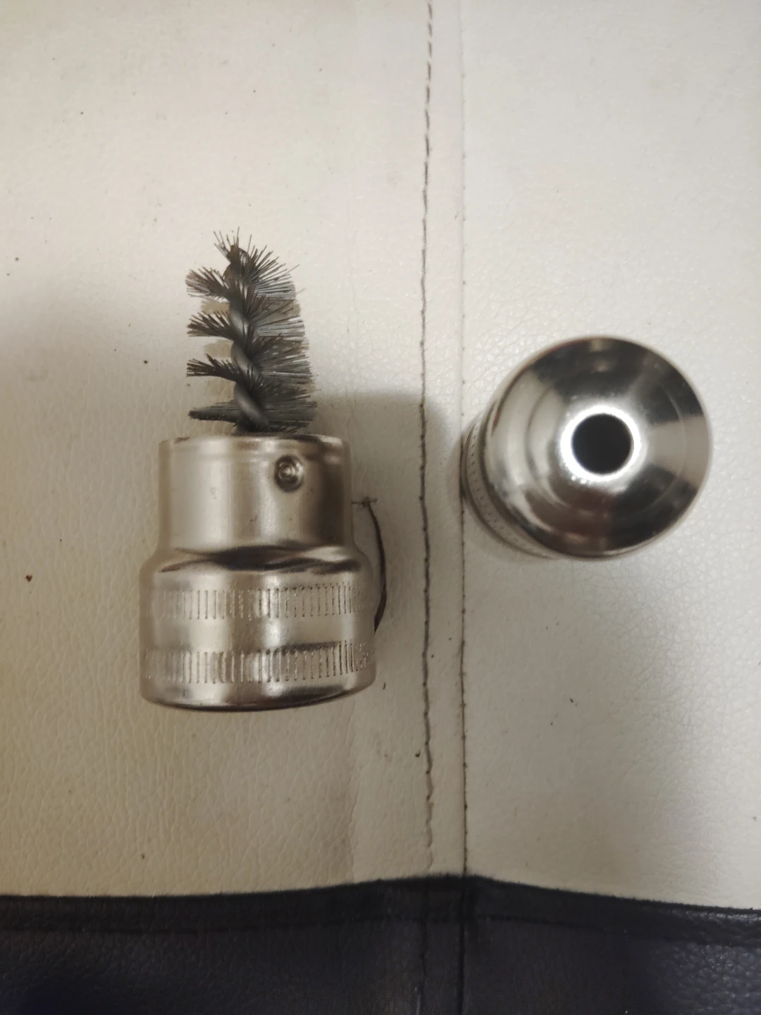 Metal battery post and terminals cleaner. - photo 2