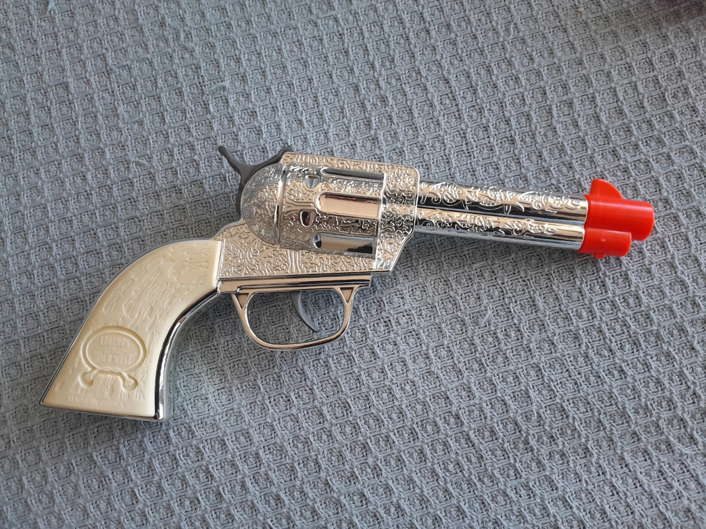 Wild West Toy Guns and Belt with Holsters, Nerf Axe - photo 4