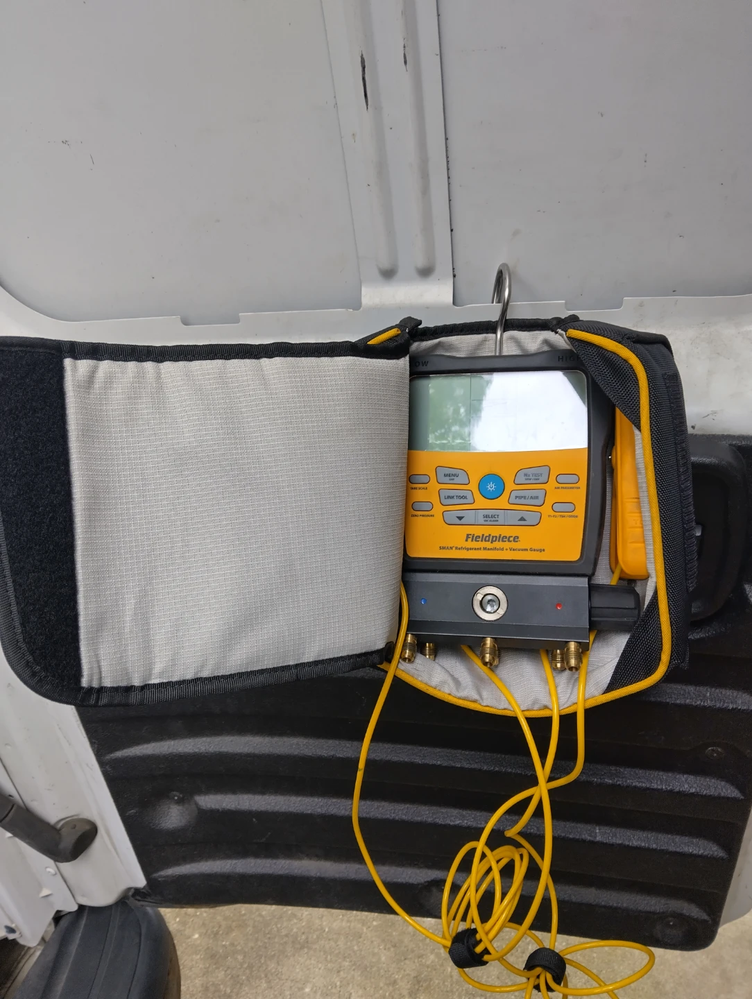 Fieldpiece manifold gauge - photo 3
