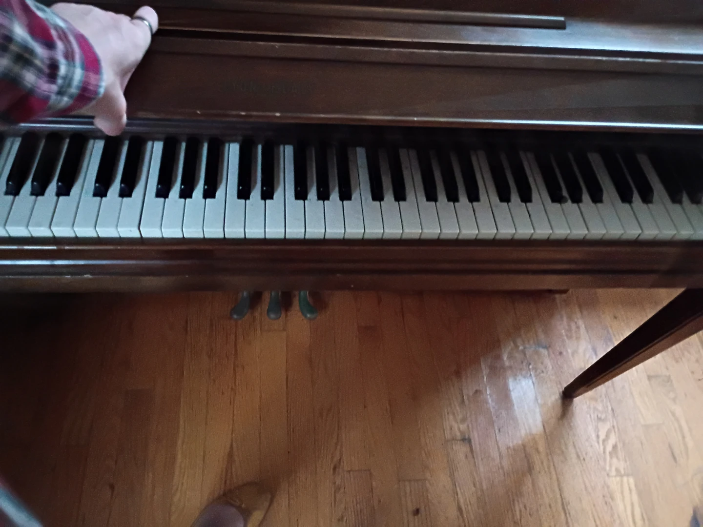 Upright Piano - Wood Finish - photo 2