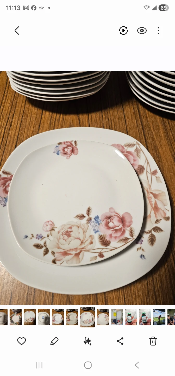 Lorren Home Trends Porcelain 20-Piece Square Dinnerware Set
