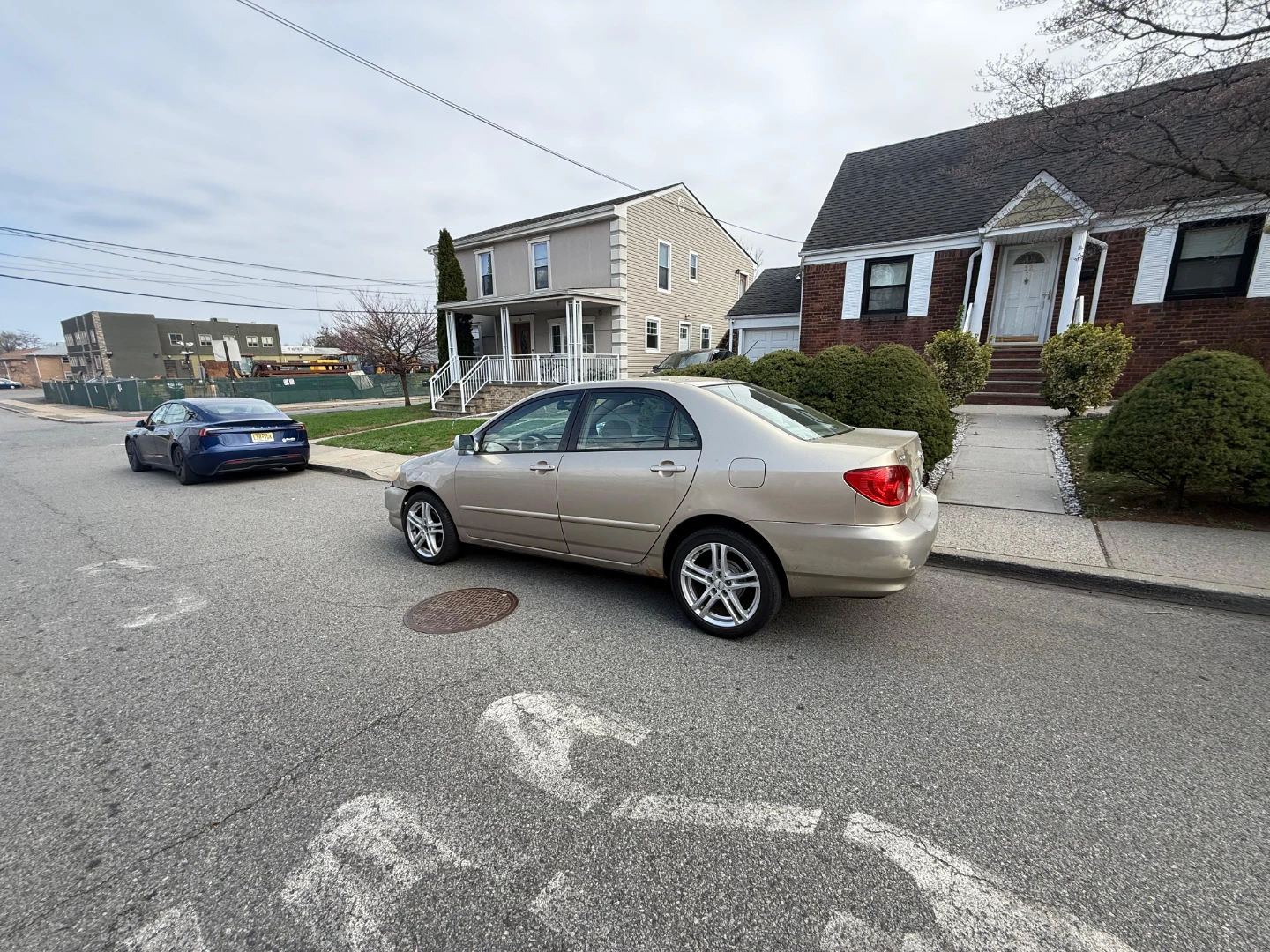 Gold Toyota Corolla Sedan - photo 2