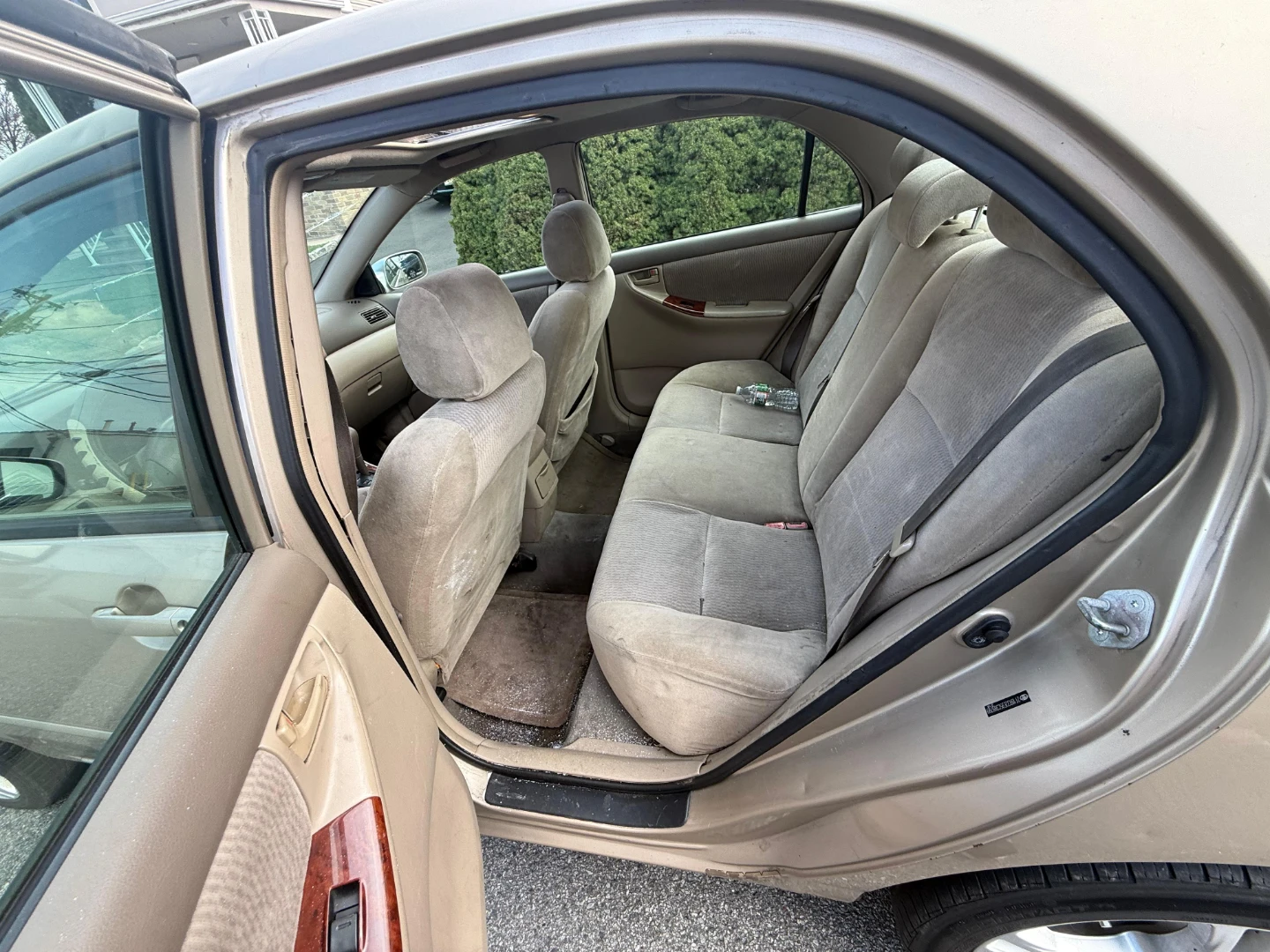 Gold Toyota Corolla Sedan - photo 4