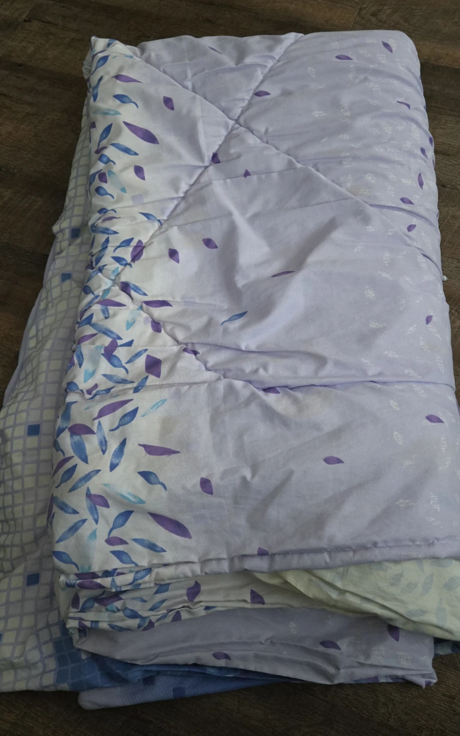 Comforter with Leaf Pattern - photo 3