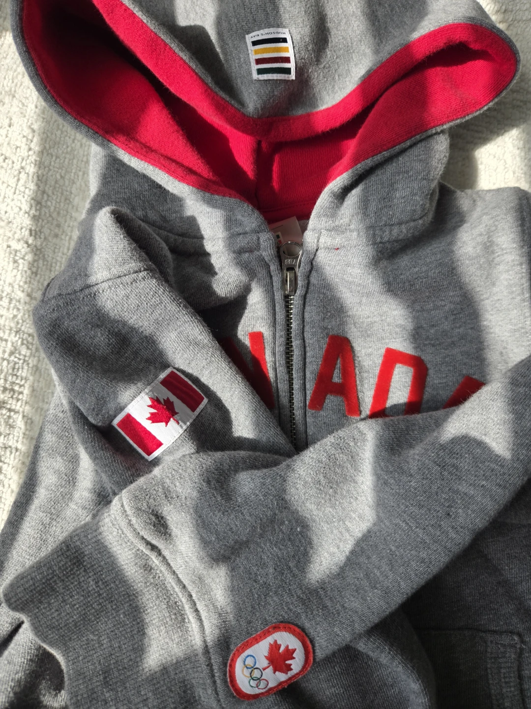 Hudson's Bay Canada Olympic Zip-Up kids Hoodie Size 5/6 - photo 2
