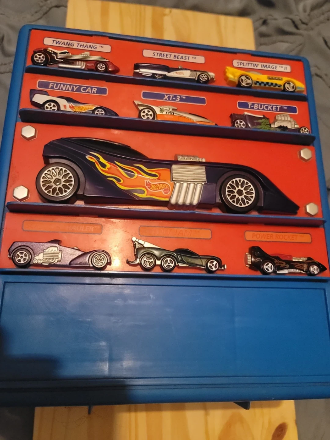 Hot Wheels Take Along Suitcase Car carrier
