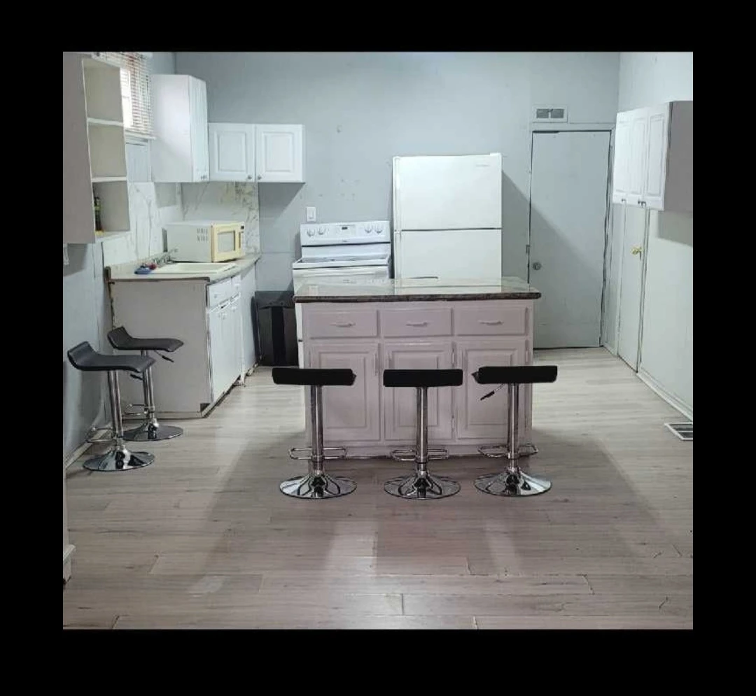 WELLAND APT FOR RENT 1,300.inc