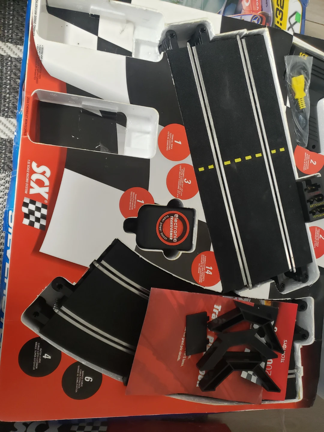 SCX NASCAR Tri-Oval Superspeedway 1:32 Scale Racing System - photo 2