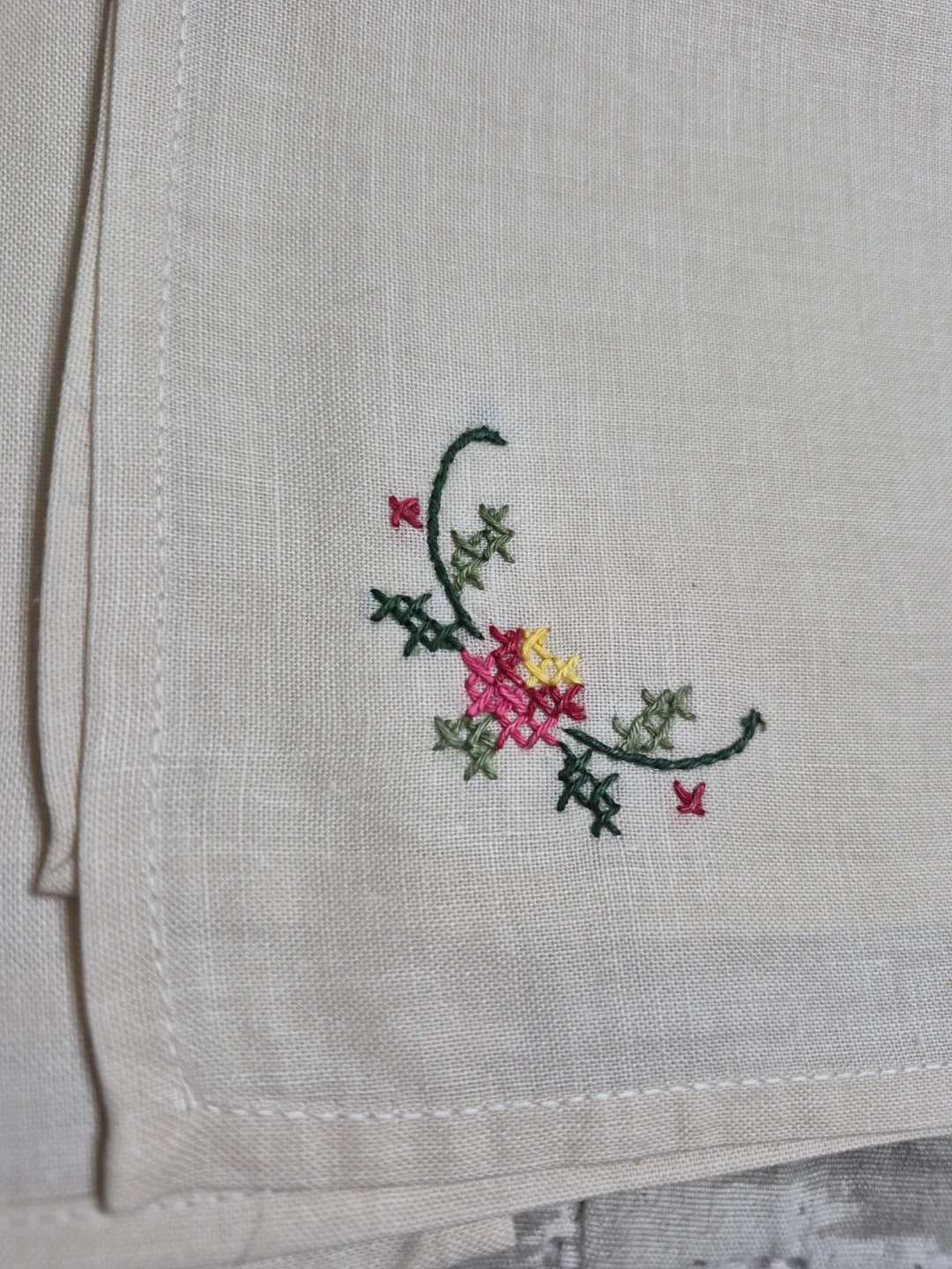 Beautiful Set of 6 Vintage Hand Embroidered Cream Napkins Linen - photo 4