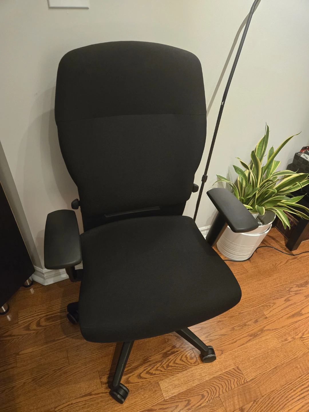 Black Office Chair - photo 2