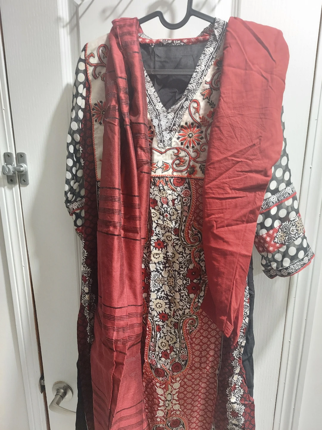 Embroidered Kurta with Scarf