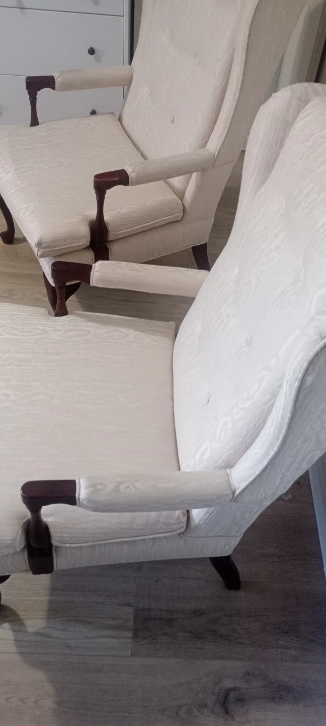 Pair of Cream Upholstered Wingback Chairs - photo 4