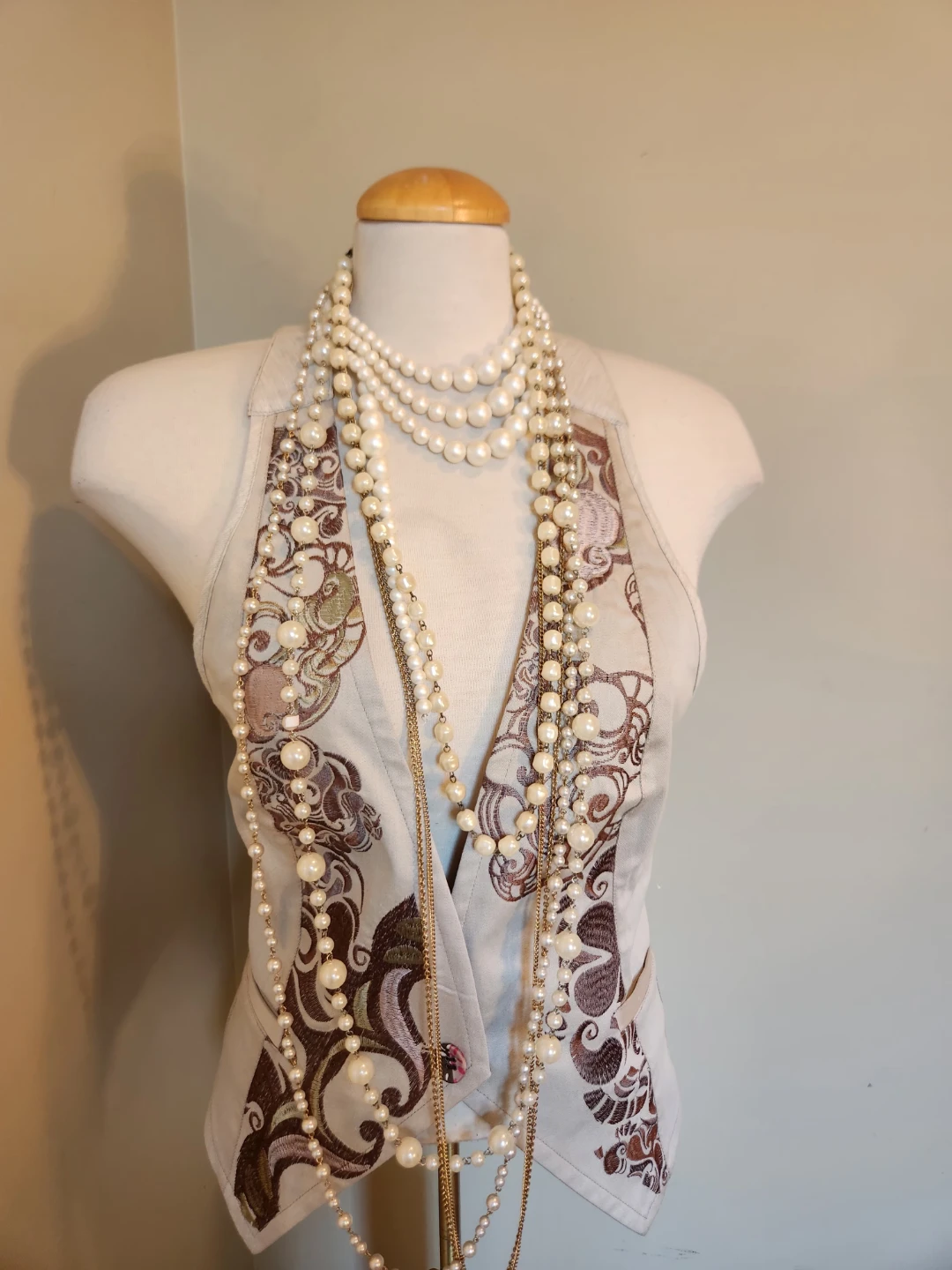 NWT Size 36 chest reversable fitted vest, 2 patterns, 2 textures