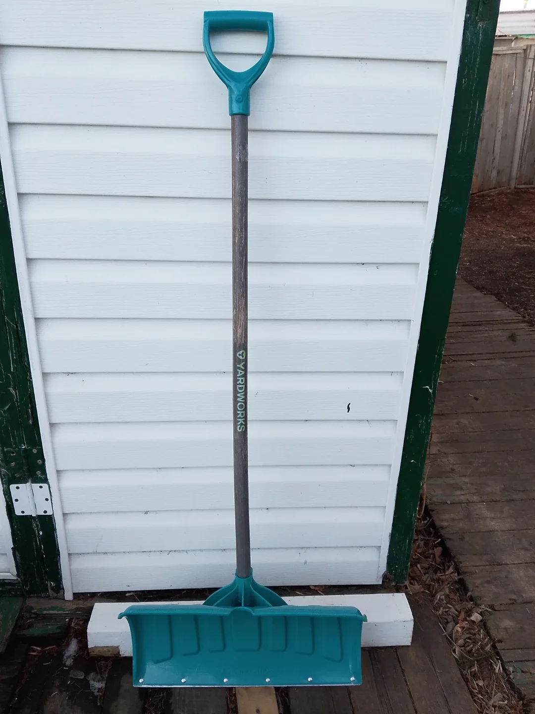Yardworks Snow Shovel - photo 2