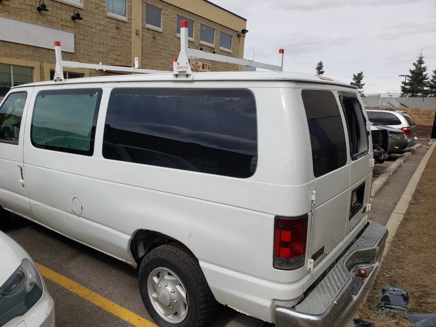 White Ford E-Series Van with Ladder Rack - photo 3