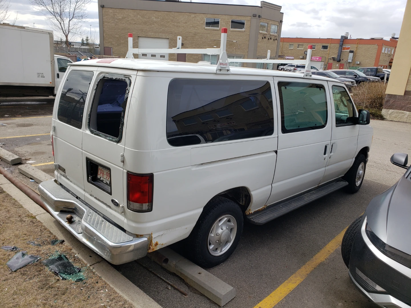 White Ford E-Series Van with Ladder Rack - photo 4