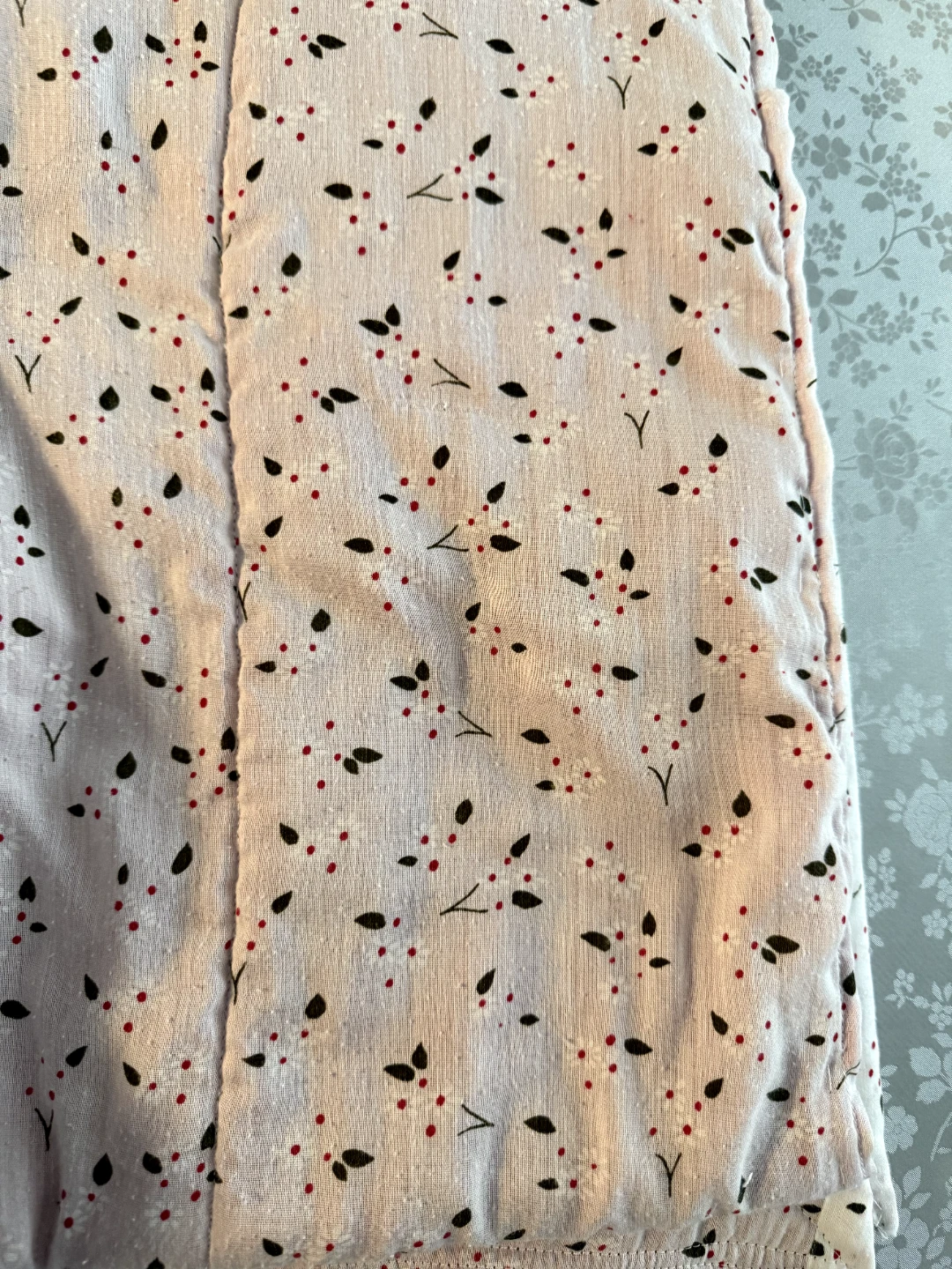 Red Blanket with Floral Border - photo 4