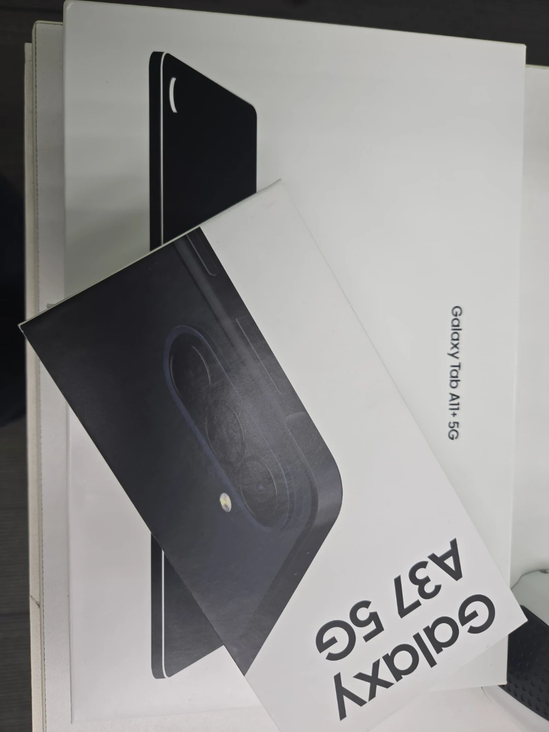Samsung Galaxy Tab A11+ 5G + Samsung A37