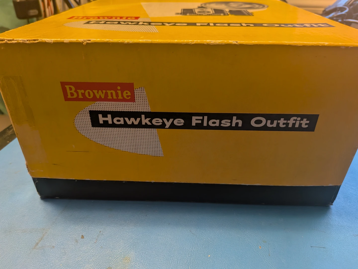 Kodak Brownie Hawkeye with original box and bulbs - photo 4