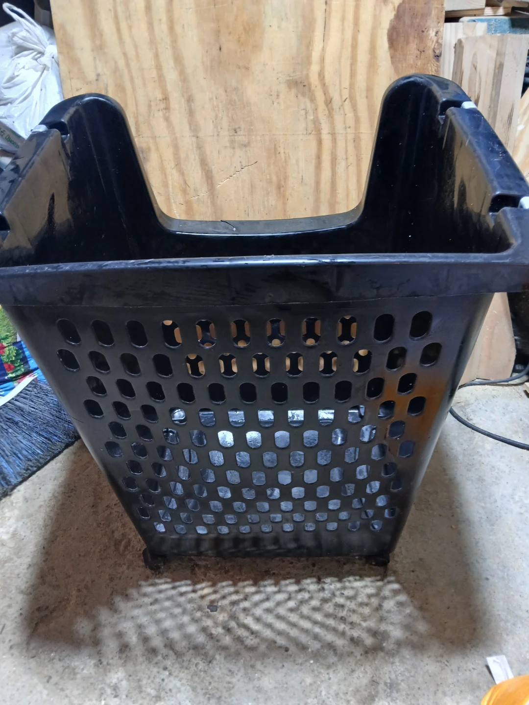 Black Plastic Laundry Basket - photo 3