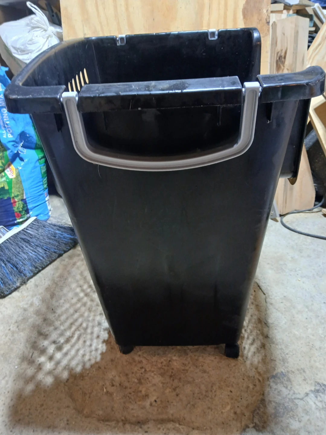 Black Plastic Laundry Basket - photo 4