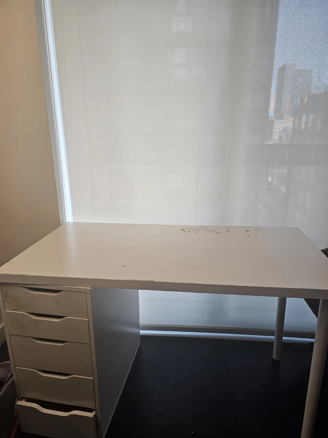 Free Ikea desk & chair - photo 3