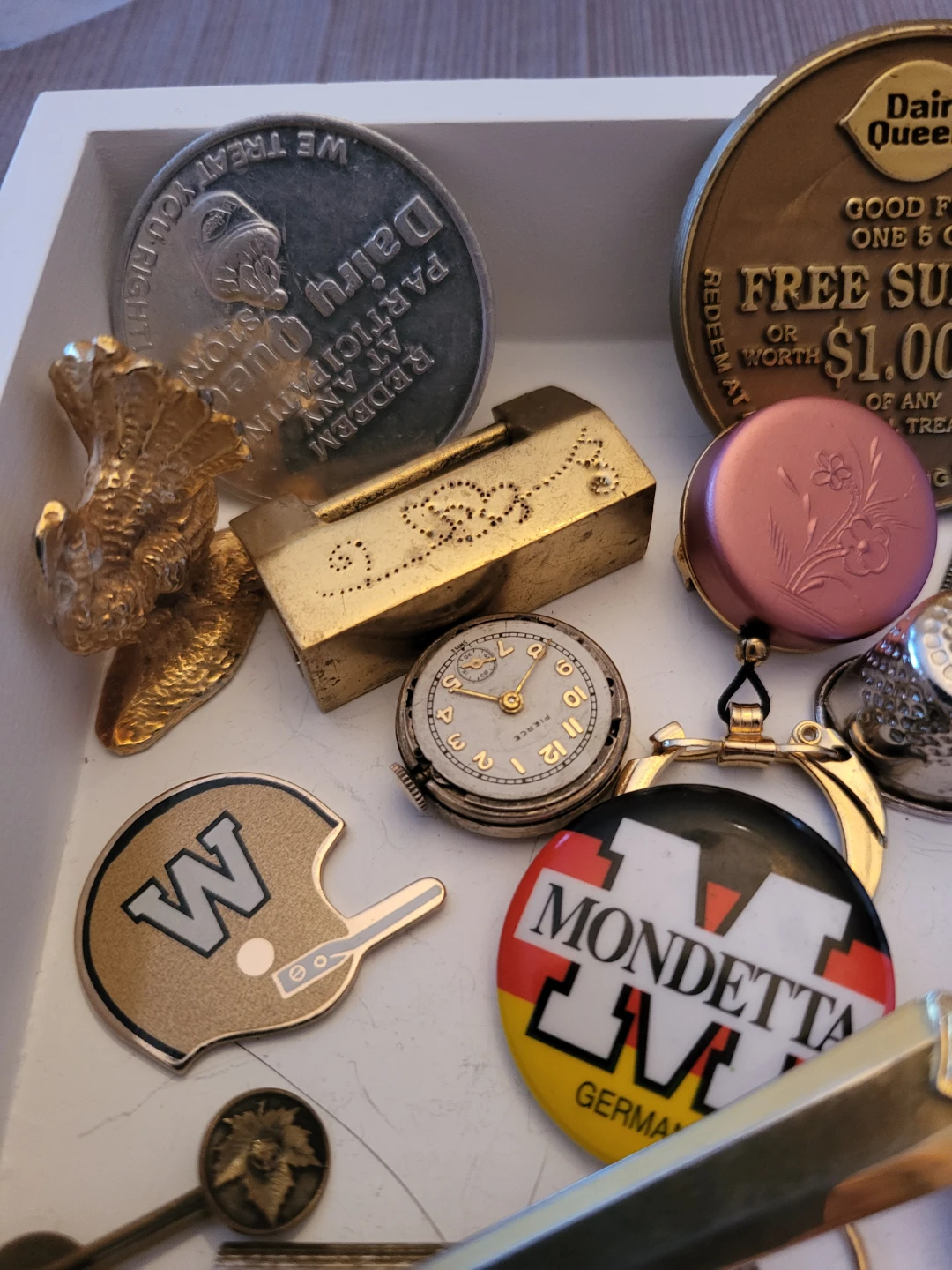 Assorted Collectible Lot: Dairy Queen, Nike, Mondetta & More - photo 2