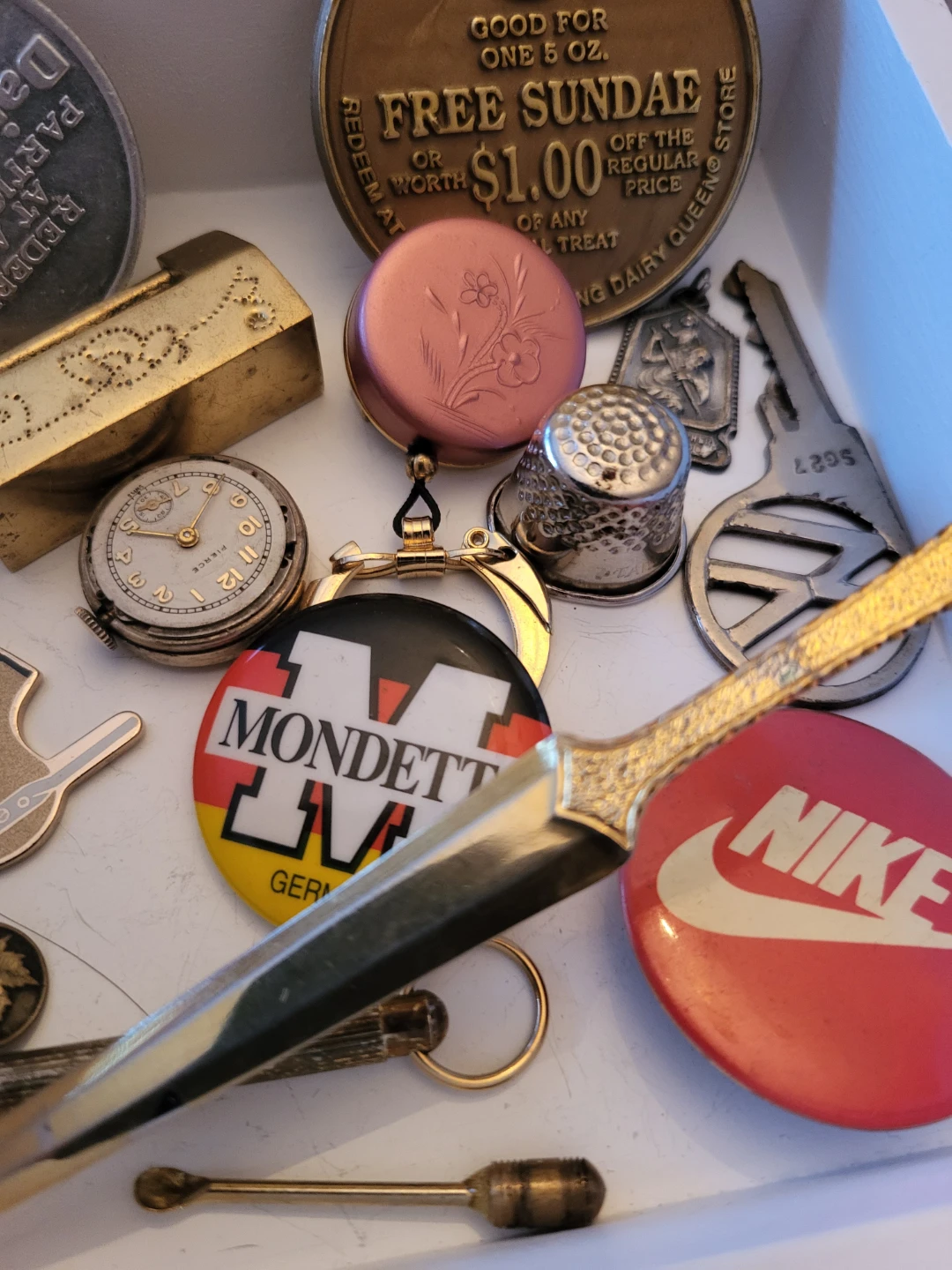 Assorted Collectible Lot: Dairy Queen, Nike, Mondetta & More - photo 4