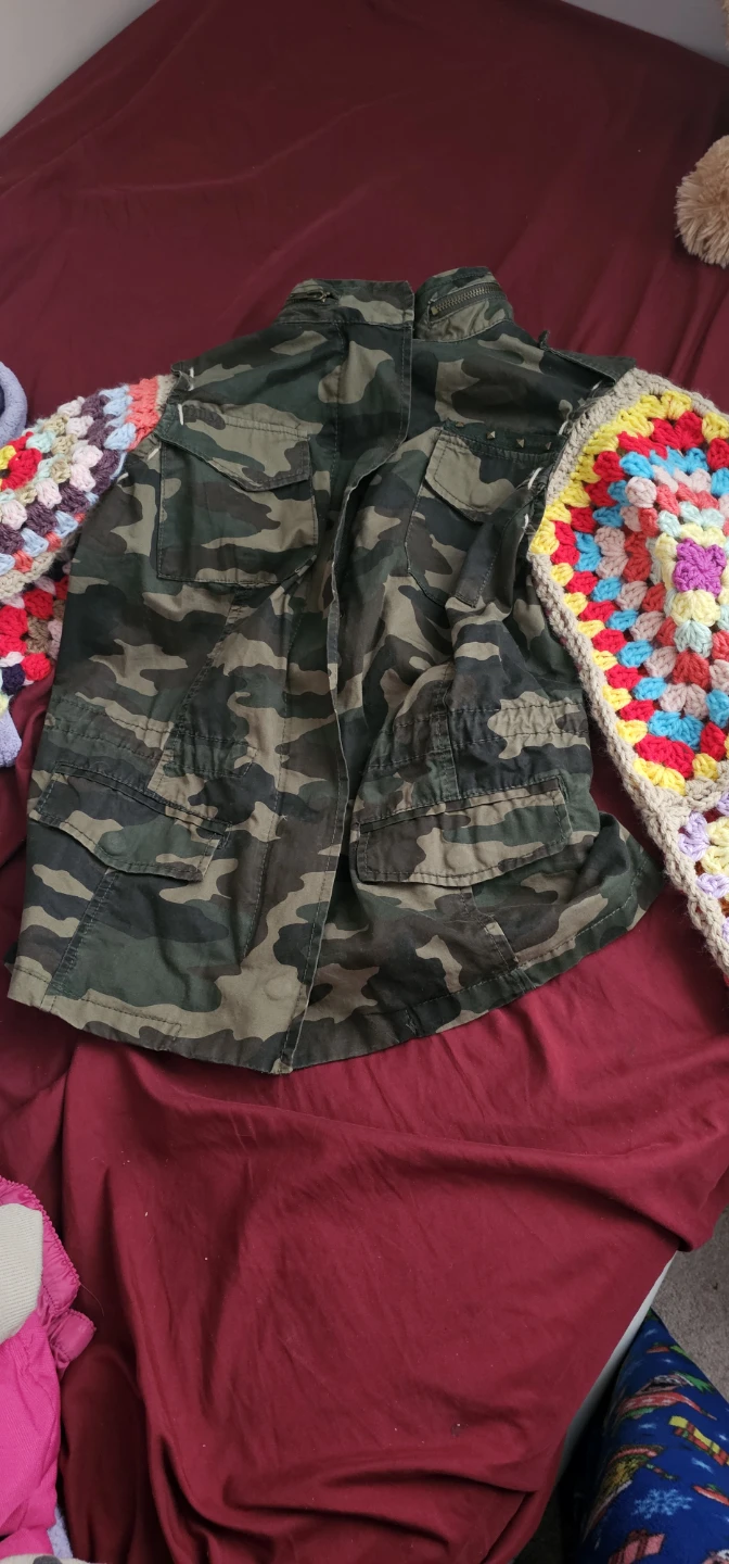 Suzy Shier Camo Jacket with Crochet Sleeves - Size S/P - photo 3