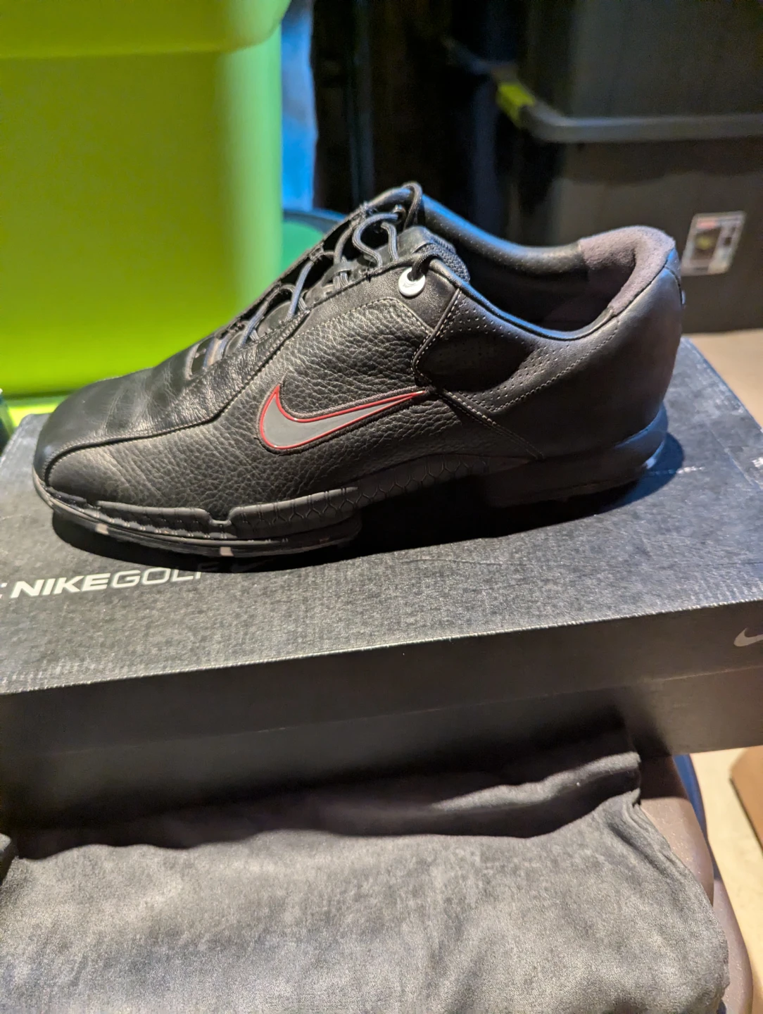 Tiger Woods 2011 2010 golf shoes - photo 4