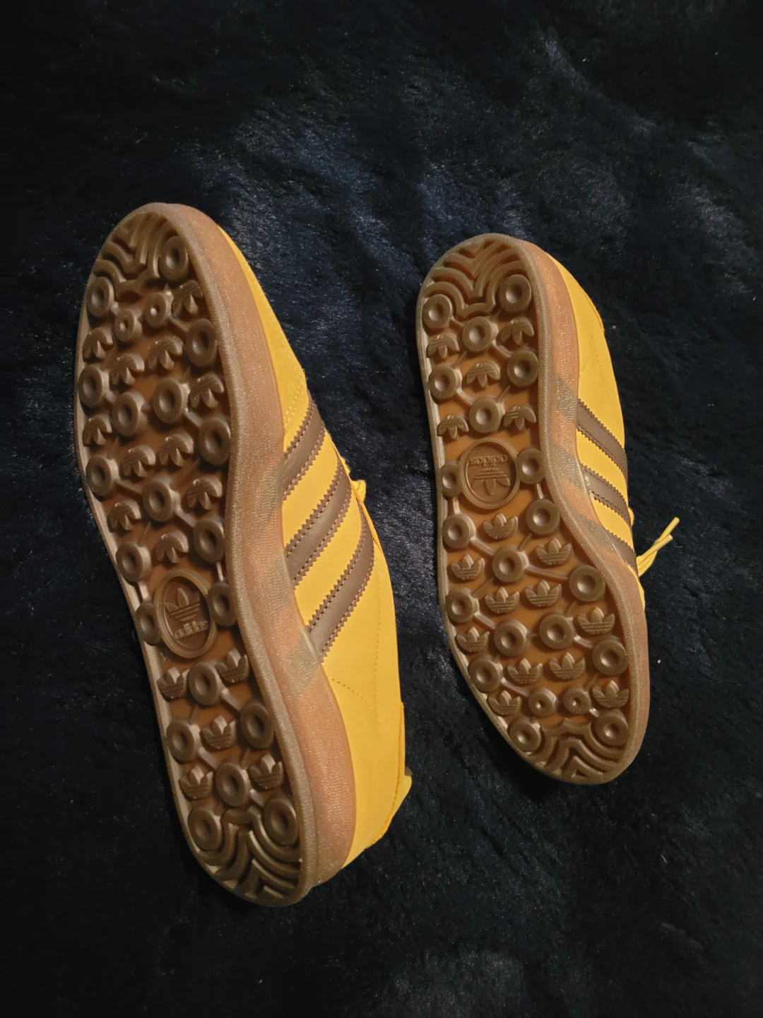 NEW ADIDAS GAZELLE  8.5.  GUM BOTTOM - photo 3