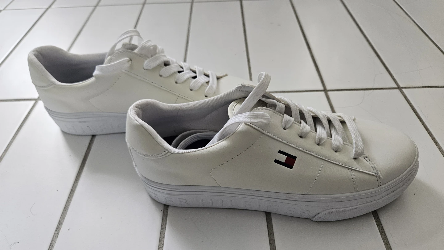 Tommy Hilfiger White Sneakers Size 8.5 Women's - photo 2
