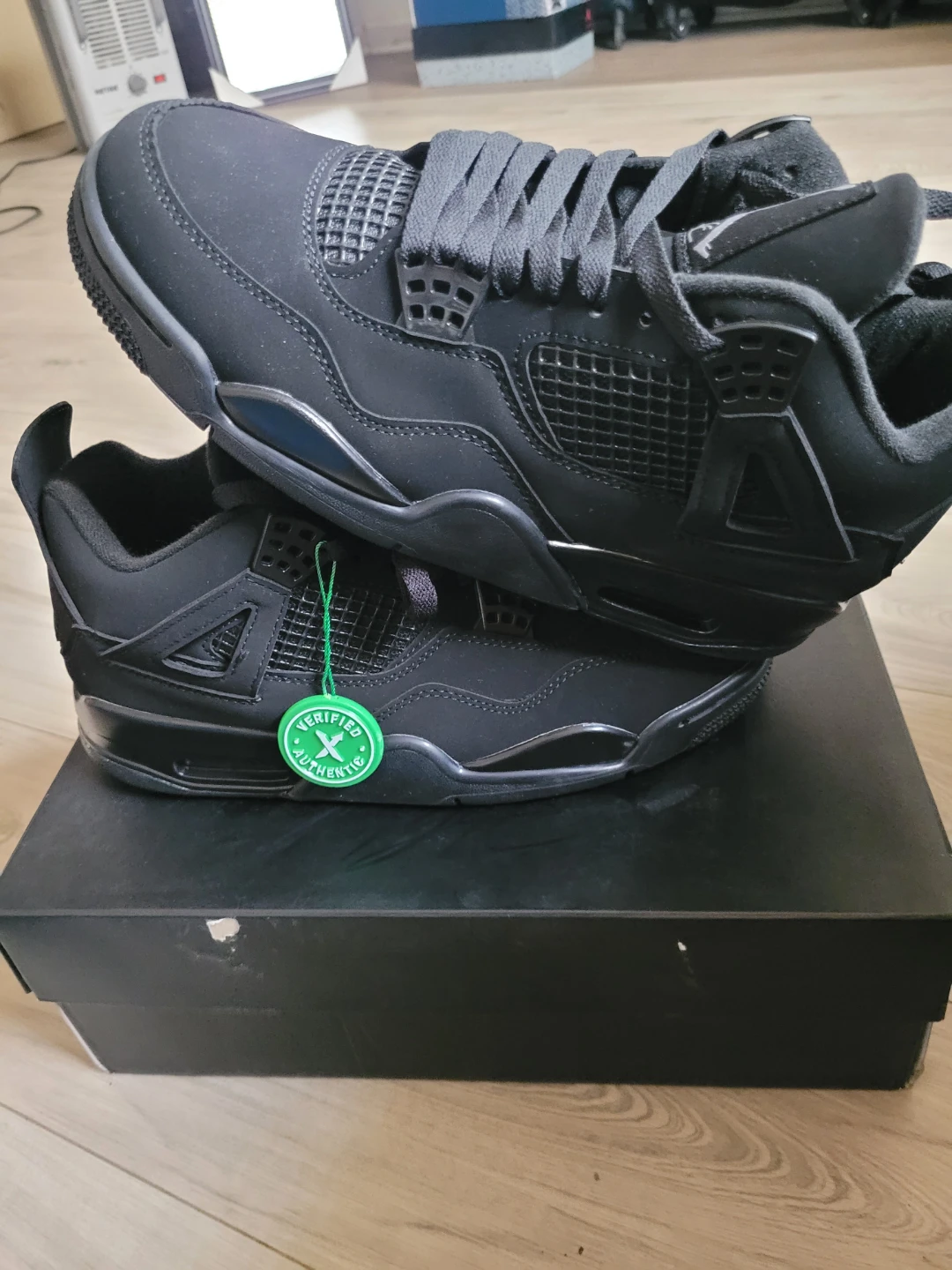 Air Jordan 4 Retro (AJ) "Black Cat" Sneakers size 8.5 en